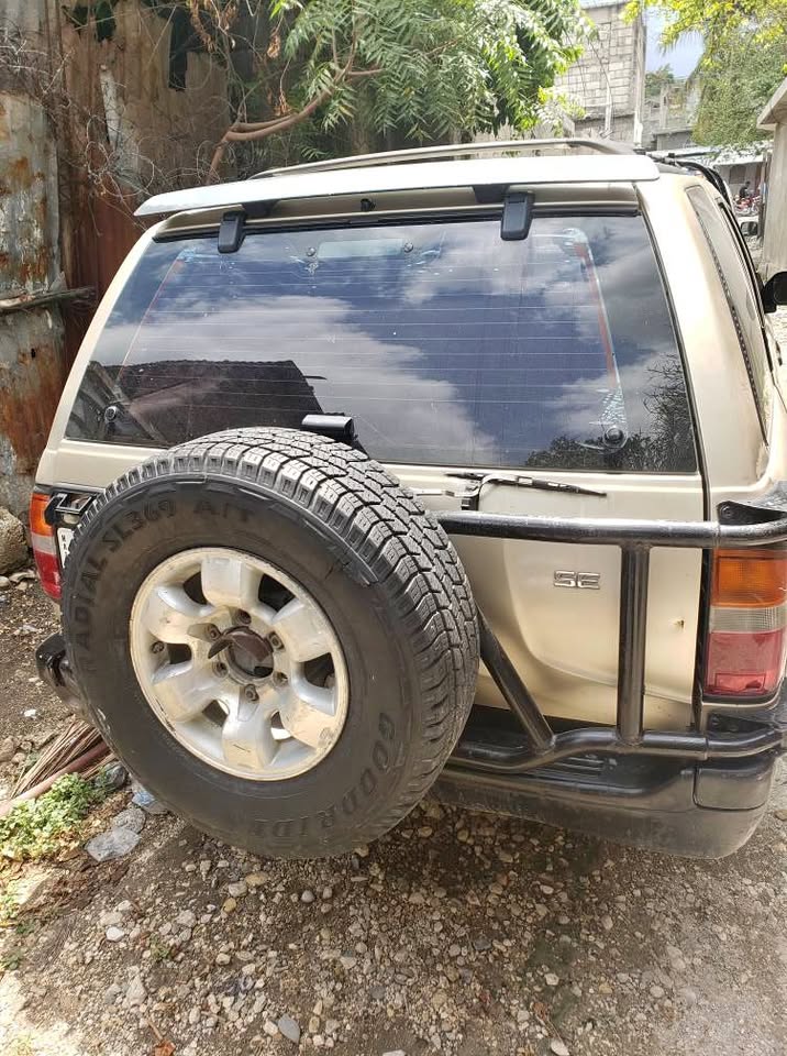 Nissan Pathfinder 1997 V6 automatique 4x4