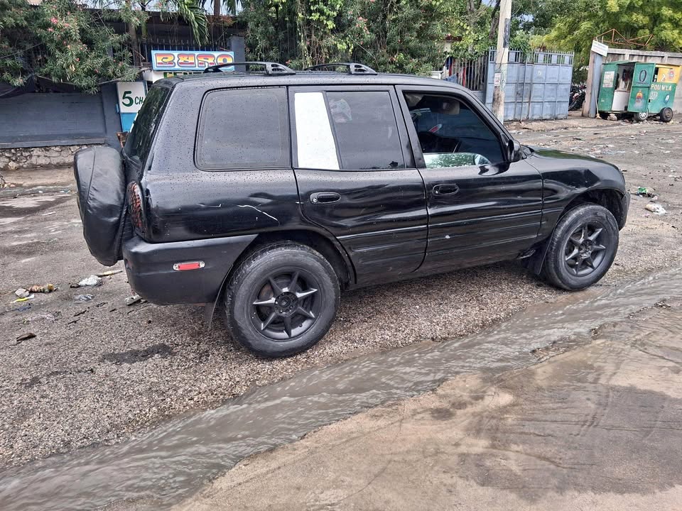 Toyota RAV4 1997 — automatique
