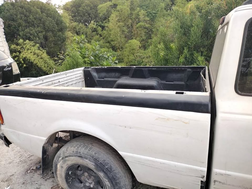 Ford 2002 4x4 — transmission à réparer