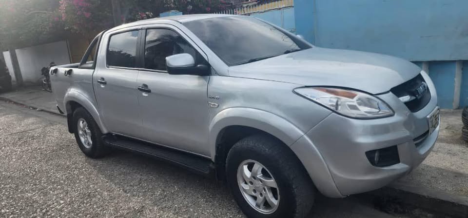 JMC pick-up 2015 manuel 4x4 — 80 000 km