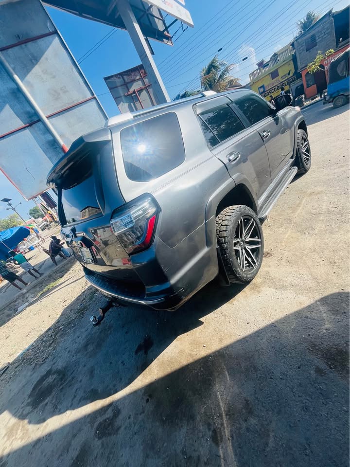 Toyota 4Runner 2014 — 73 000 miles