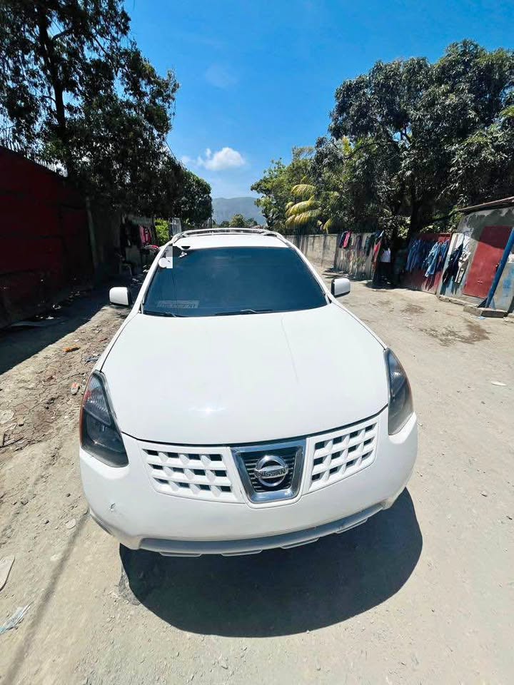Nissan Rogue 2010 — 178 000 miles
