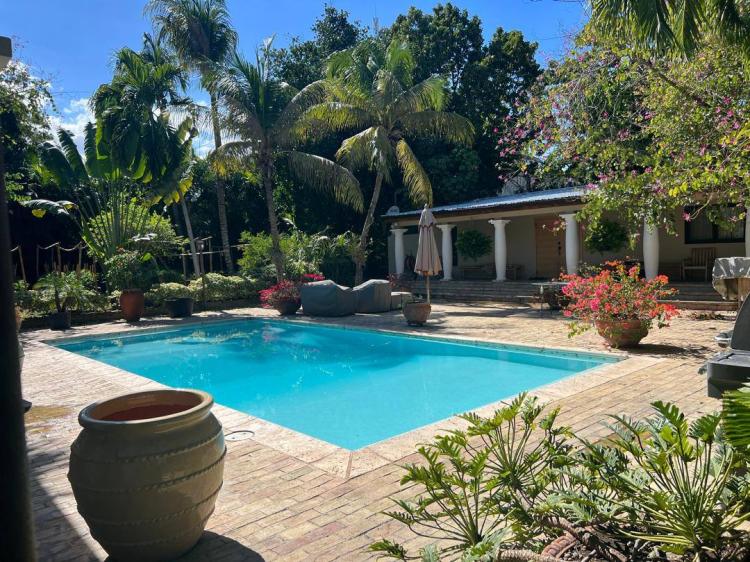 Maison de 6 chambres avec piscine — Vivy Mitchell, Pétion-Ville